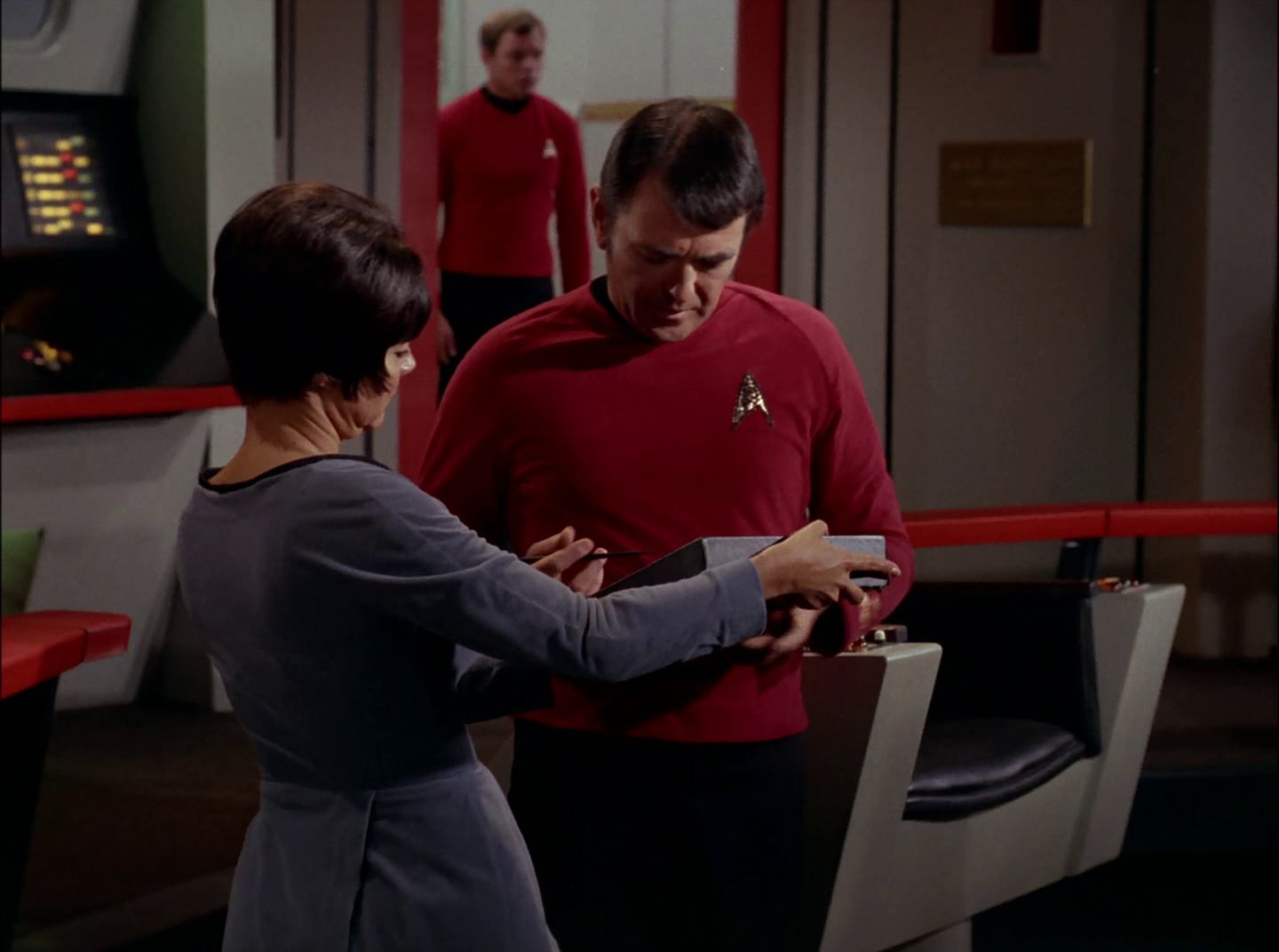 extant_StarTrek_2x11-FridaysChild_1386.jpg