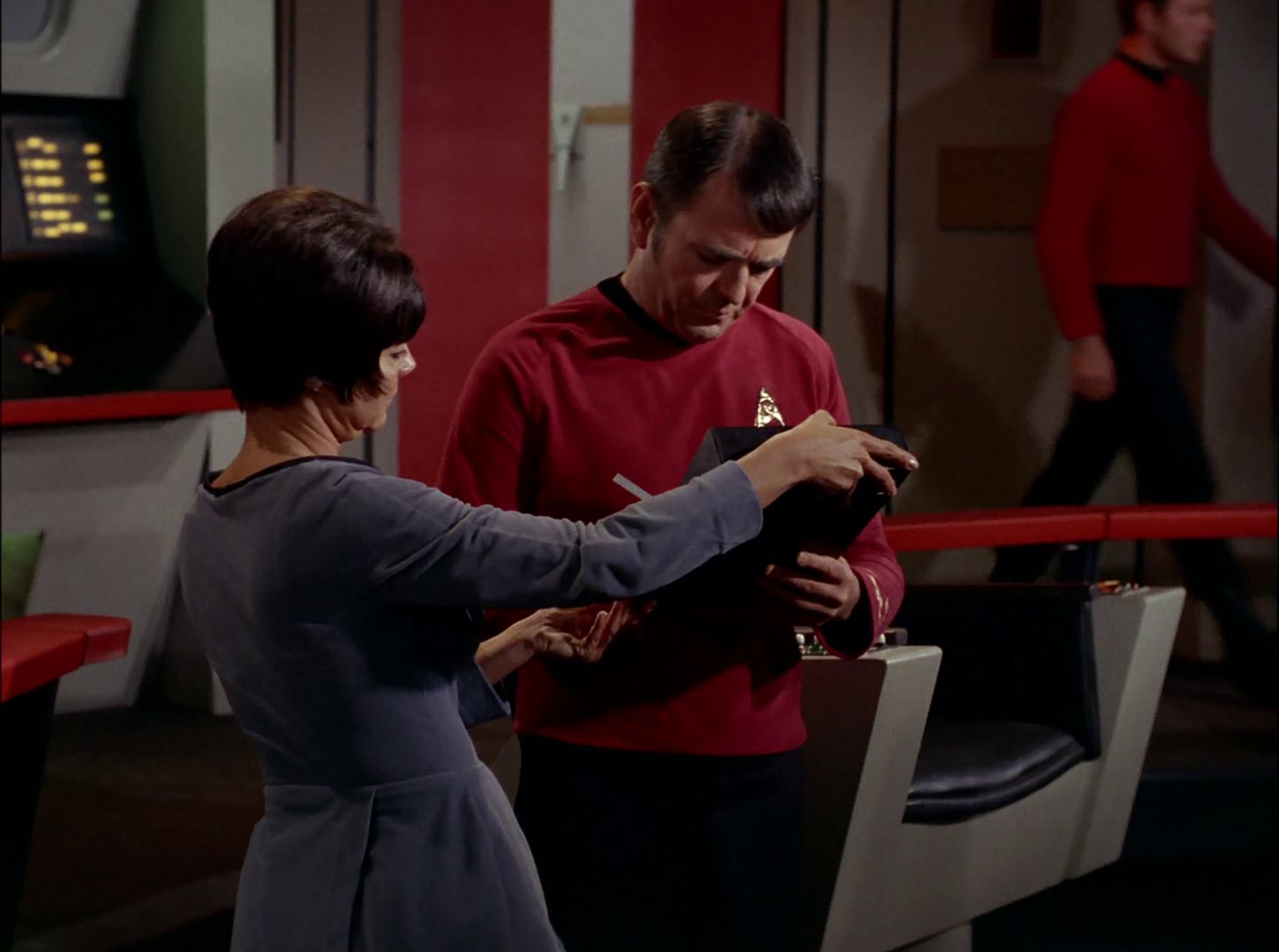 extant_StarTrek_2x11-FridaysChild_1388.jpg
