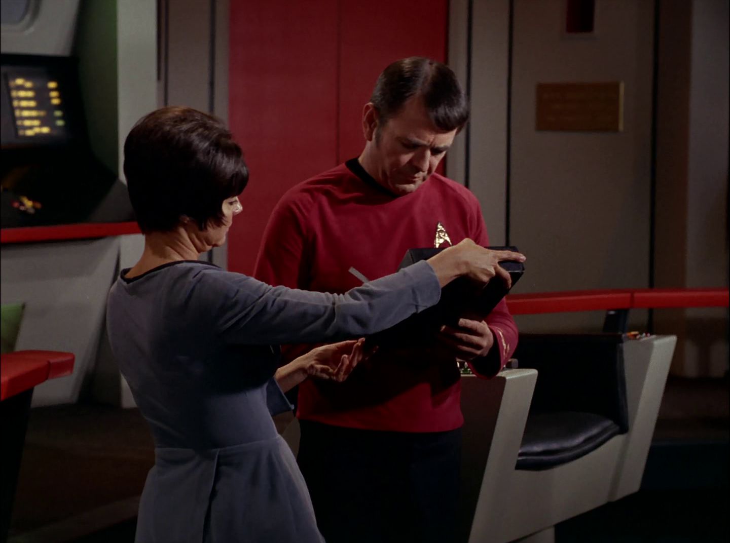 extant_StarTrek_2x11-FridaysChild_1389.jpg