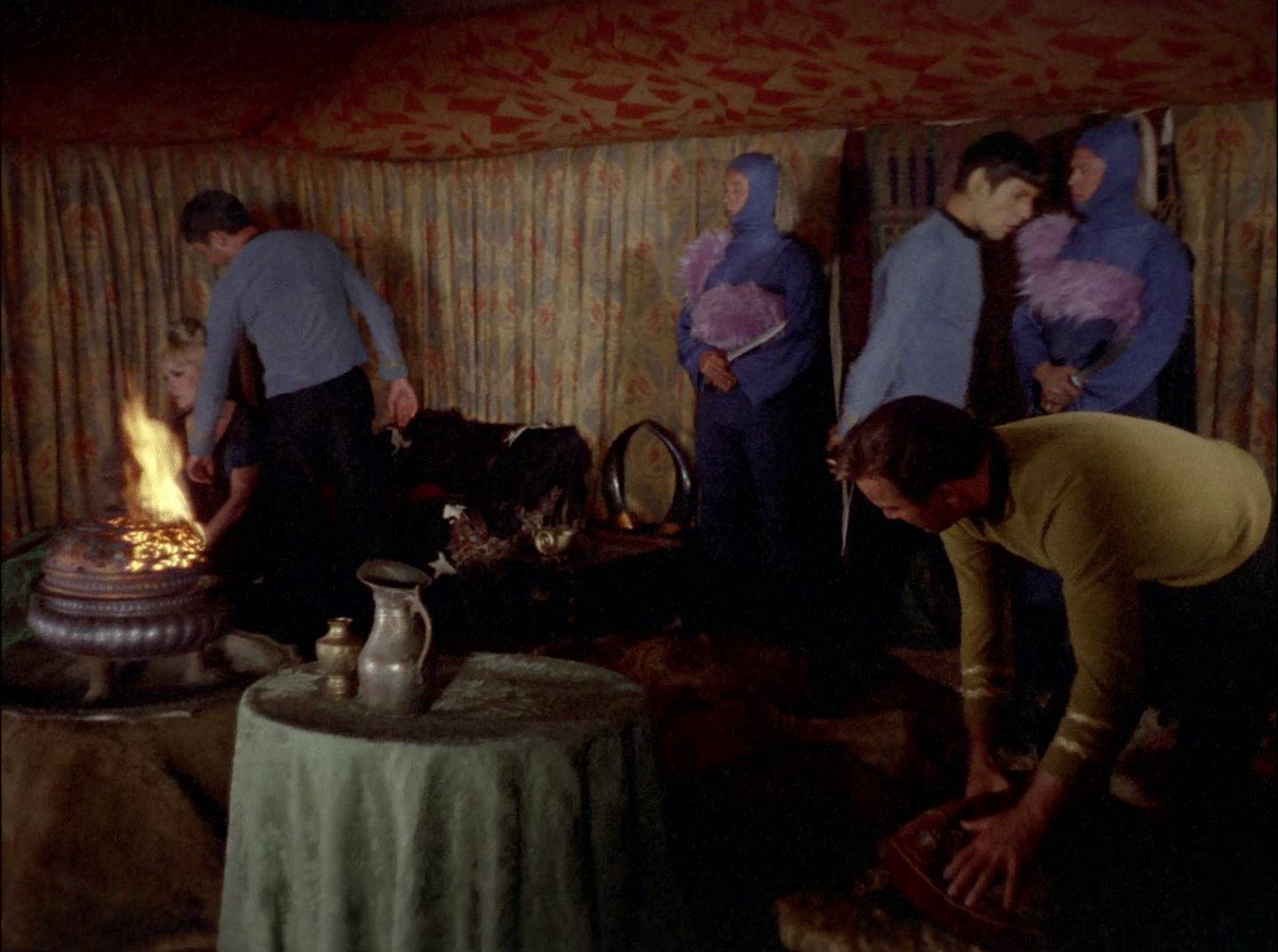 extant_StarTrek_2x11-FridaysChild_1473.jpg