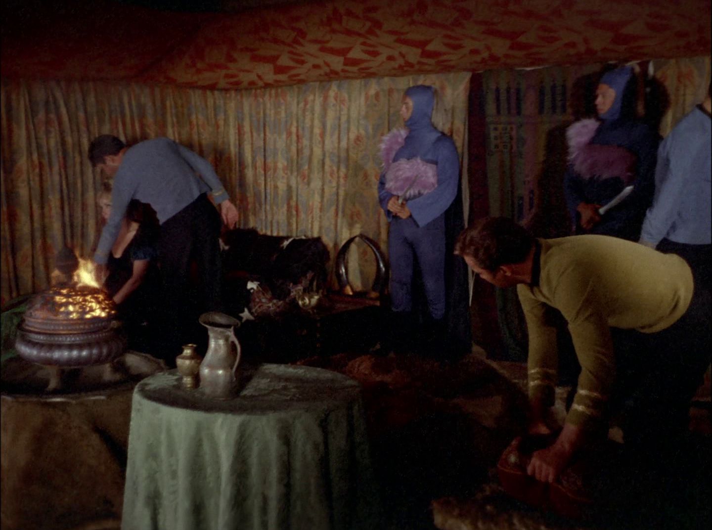 extant_StarTrek_2x11-FridaysChild_1475.jpg