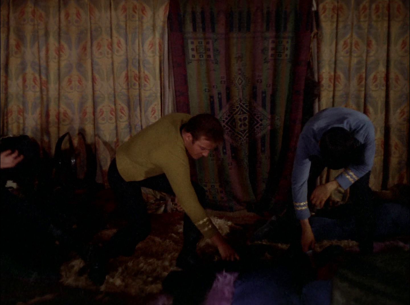 extant_StarTrek_2x11-FridaysChild_1488.jpg