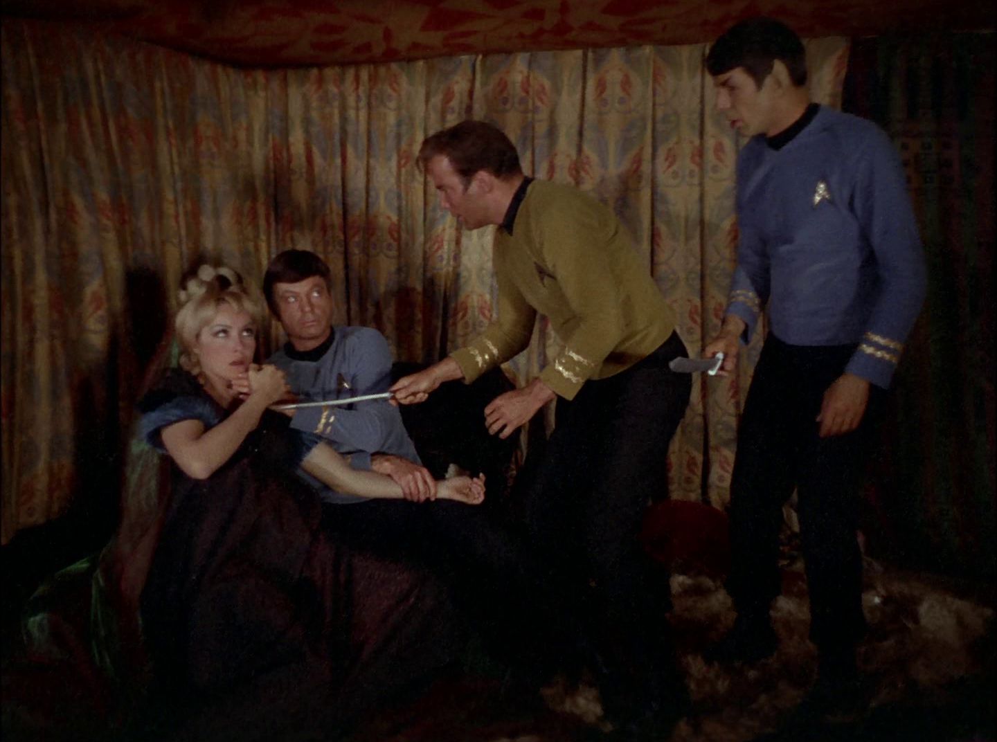 extant_StarTrek_2x11-FridaysChild_1508.jpg