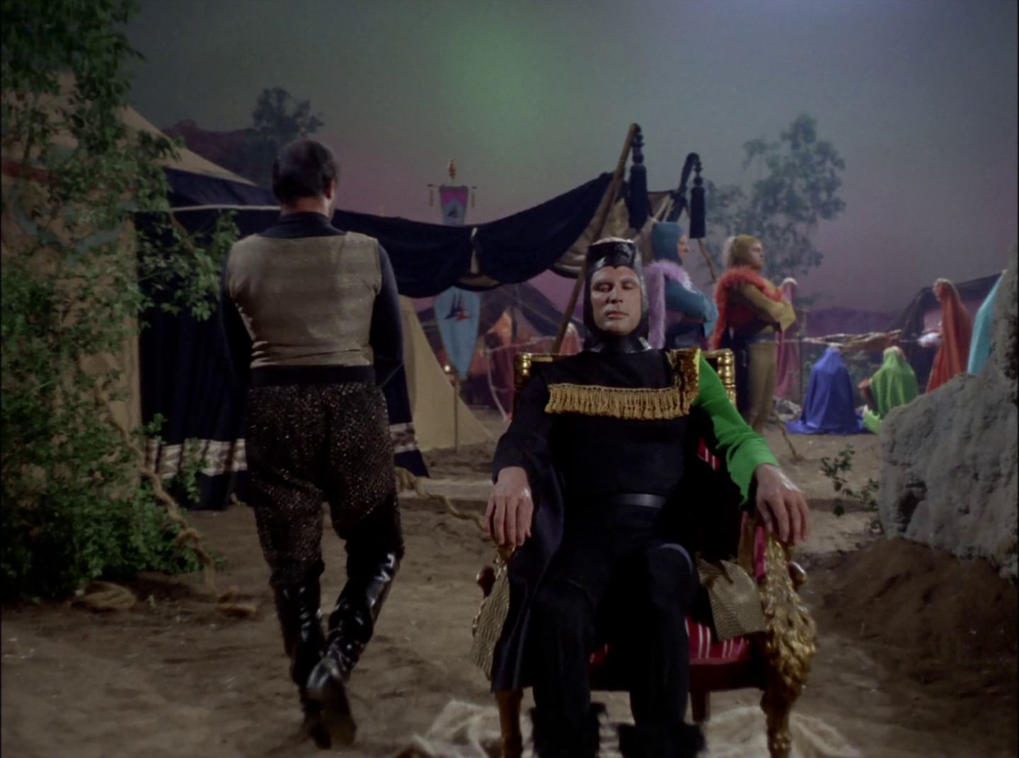 extant_StarTrek_2x11-FridaysChild_1525.jpg
