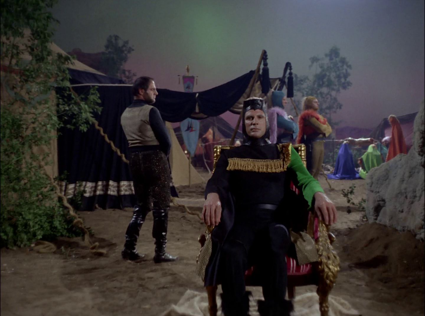 extant_StarTrek_2x11-FridaysChild_1537.jpg