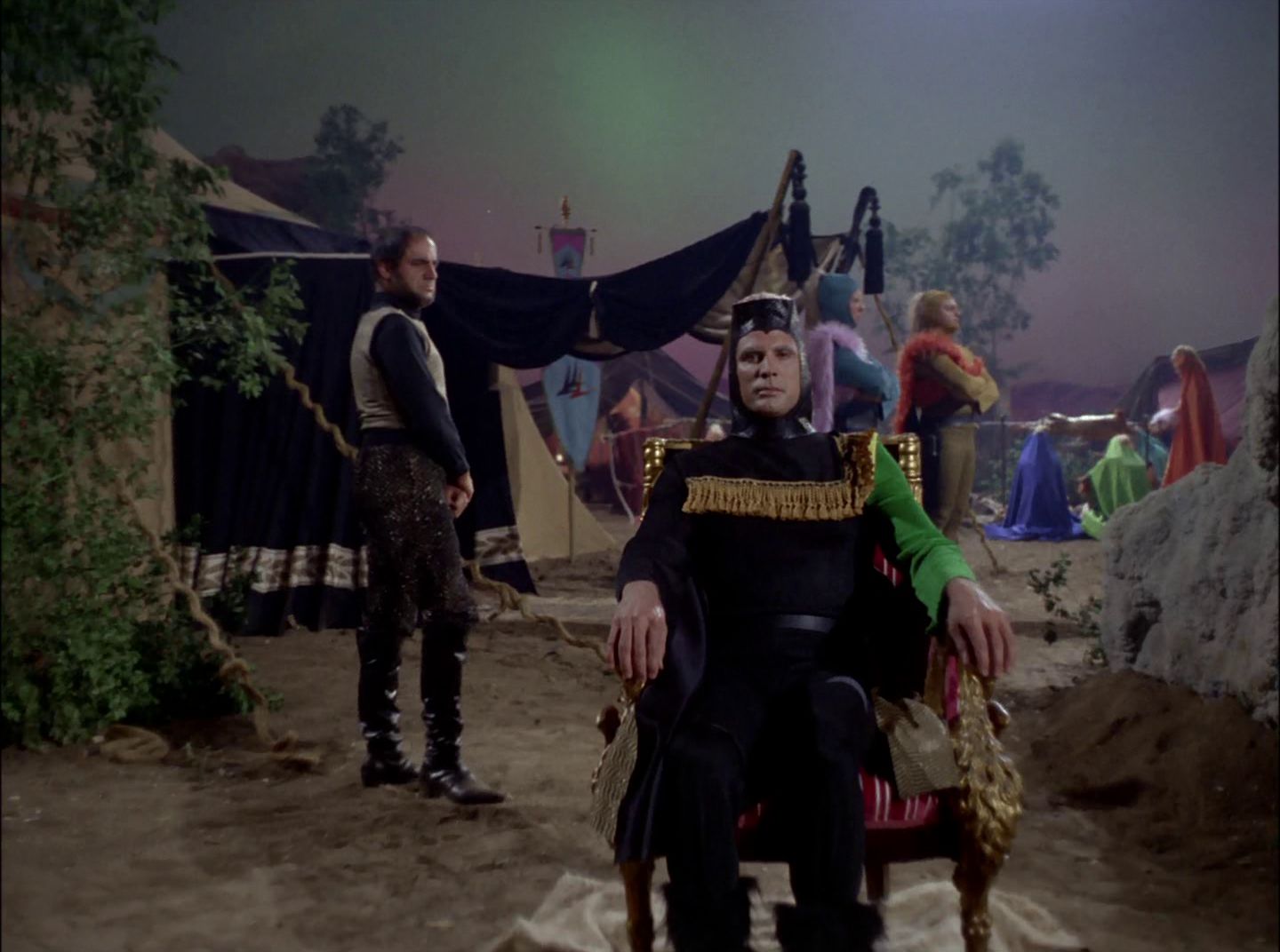 extant_StarTrek_2x11-FridaysChild_1538.jpg