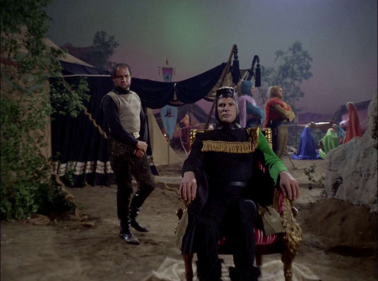 extant_StarTrek_2x11-FridaysChild_1539.jpg