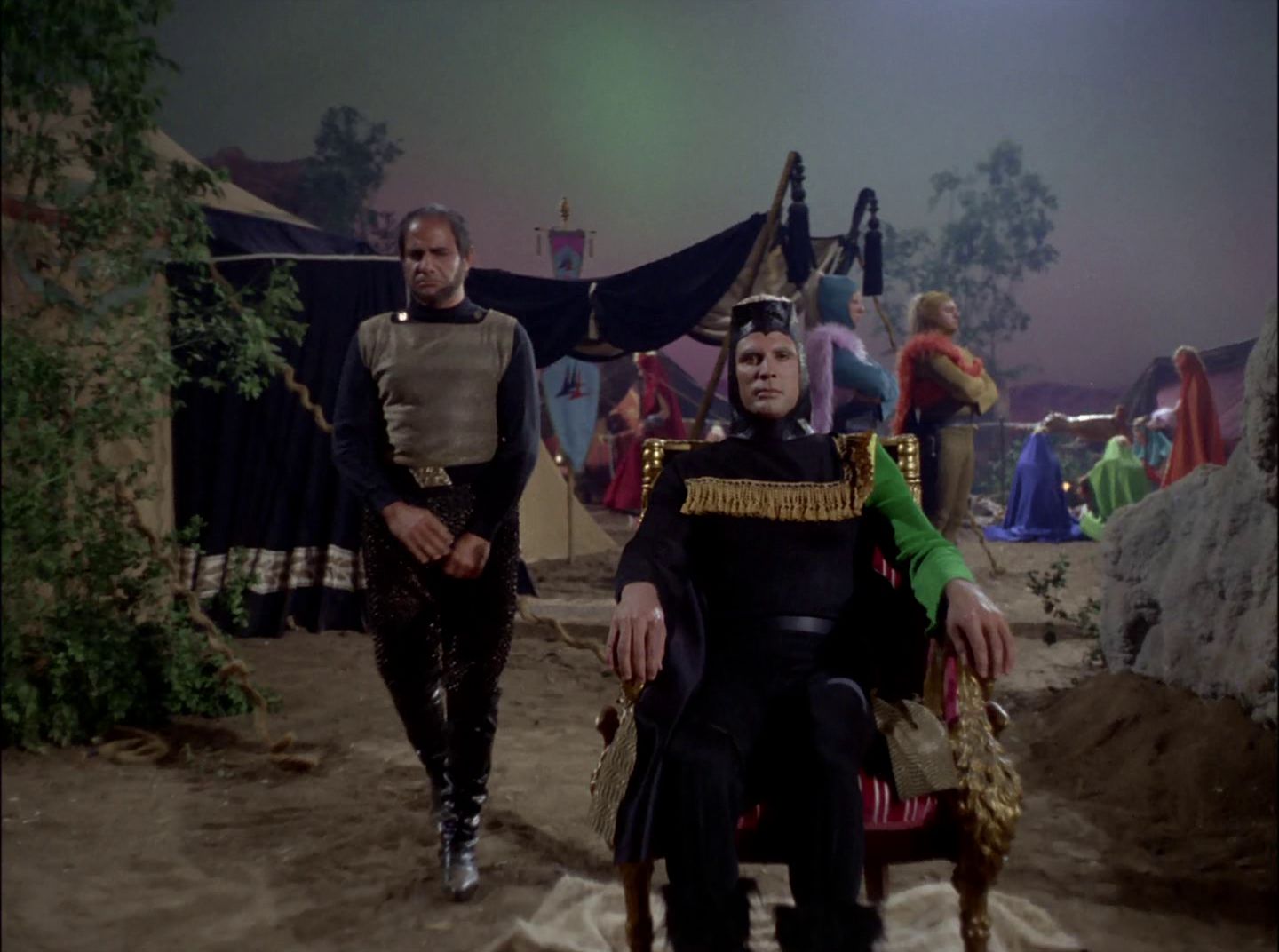extant_StarTrek_2x11-FridaysChild_1540.jpg