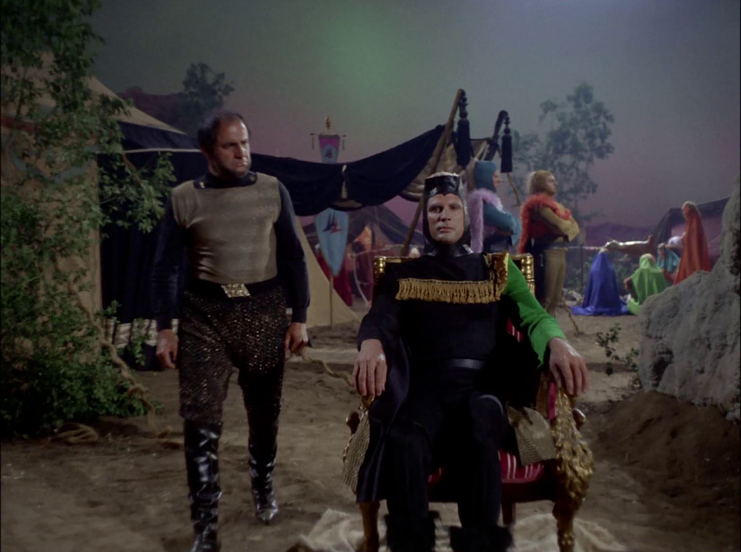 extant_StarTrek_2x11-FridaysChild_1541.jpg