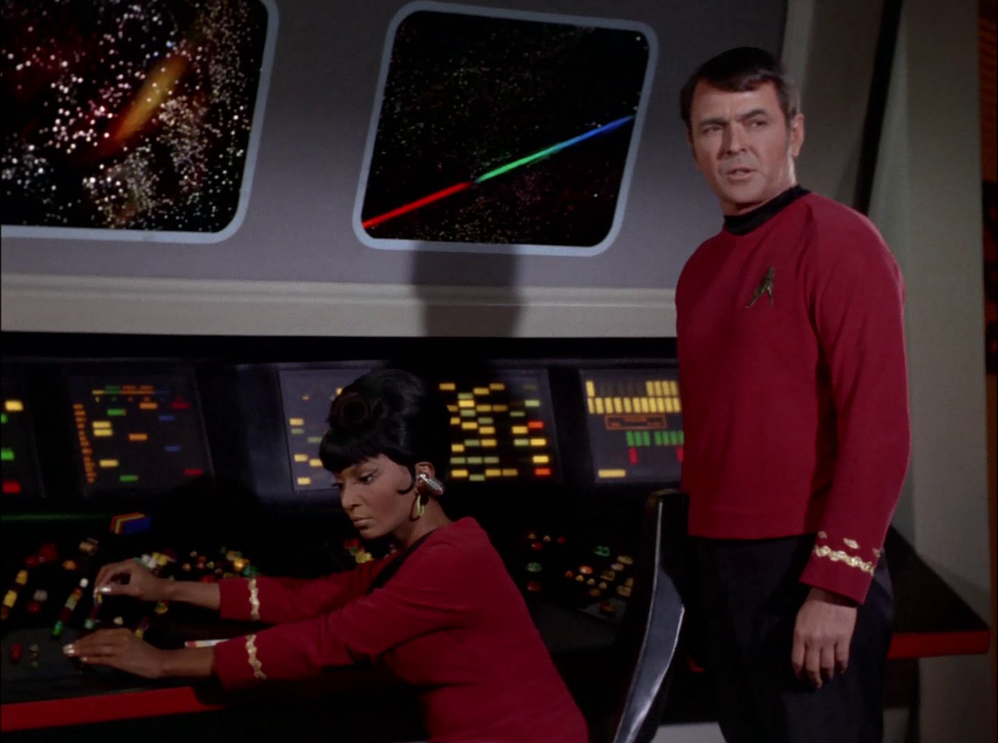 extant_StarTrek_2x11-FridaysChild_1580.jpg