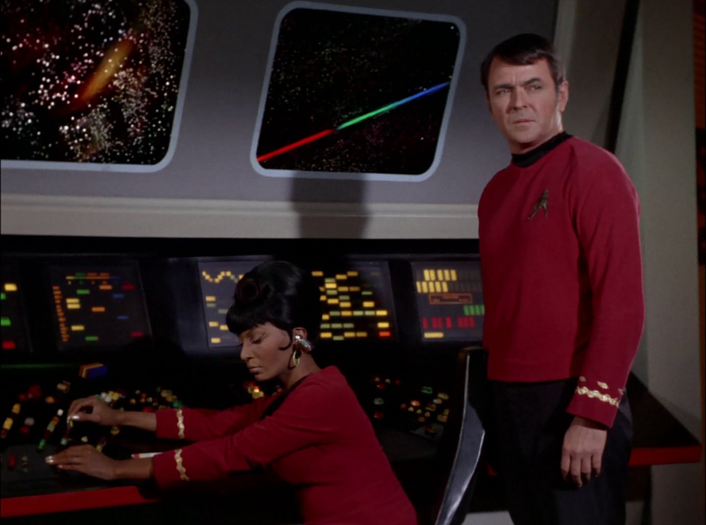 extant_StarTrek_2x11-FridaysChild_1581.jpg