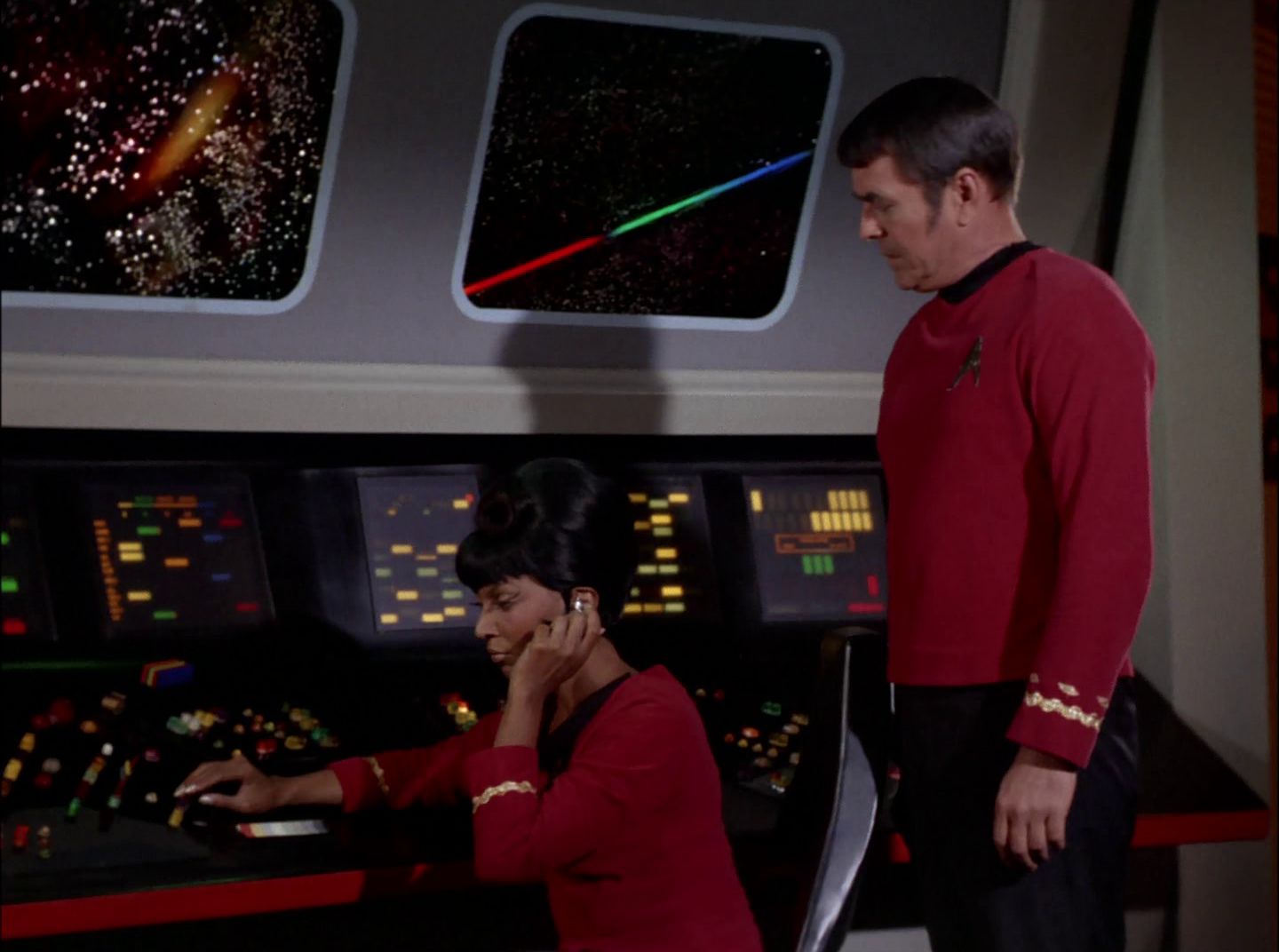 extant_StarTrek_2x11-FridaysChild_1588.jpg
