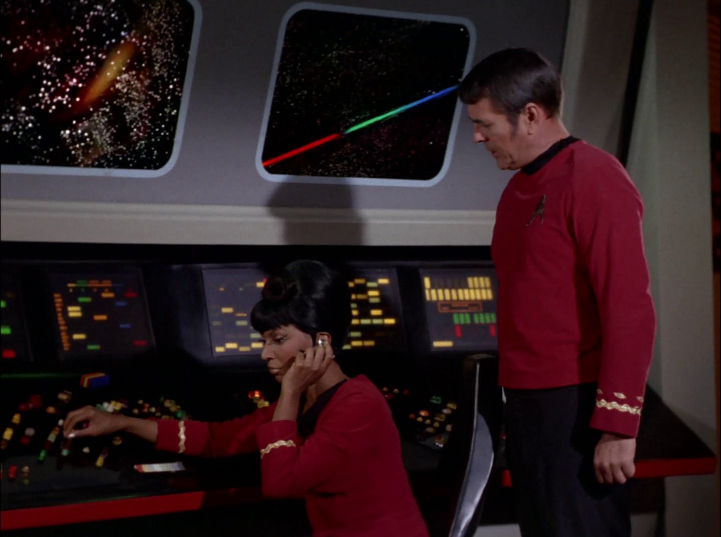 extant_StarTrek_2x11-FridaysChild_1589.jpg
