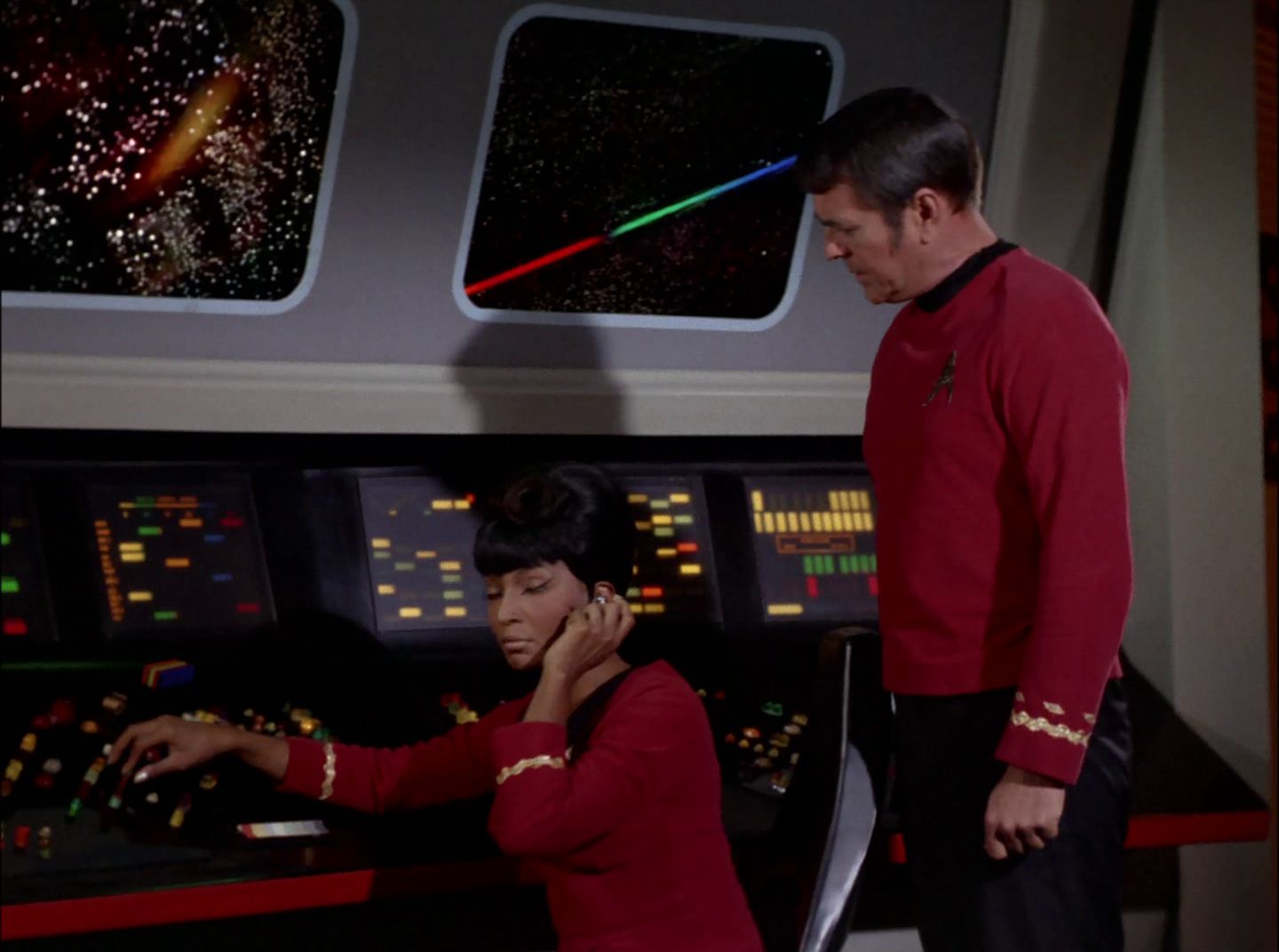 extant_StarTrek_2x11-FridaysChild_1590.jpg
