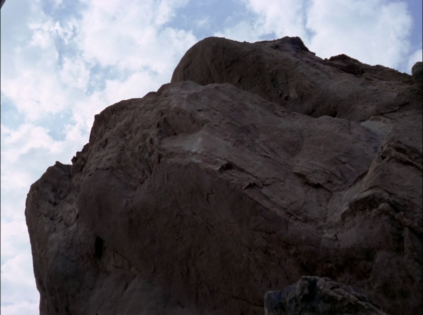 extant_StarTrek_2x11-FridaysChild_1633.jpg