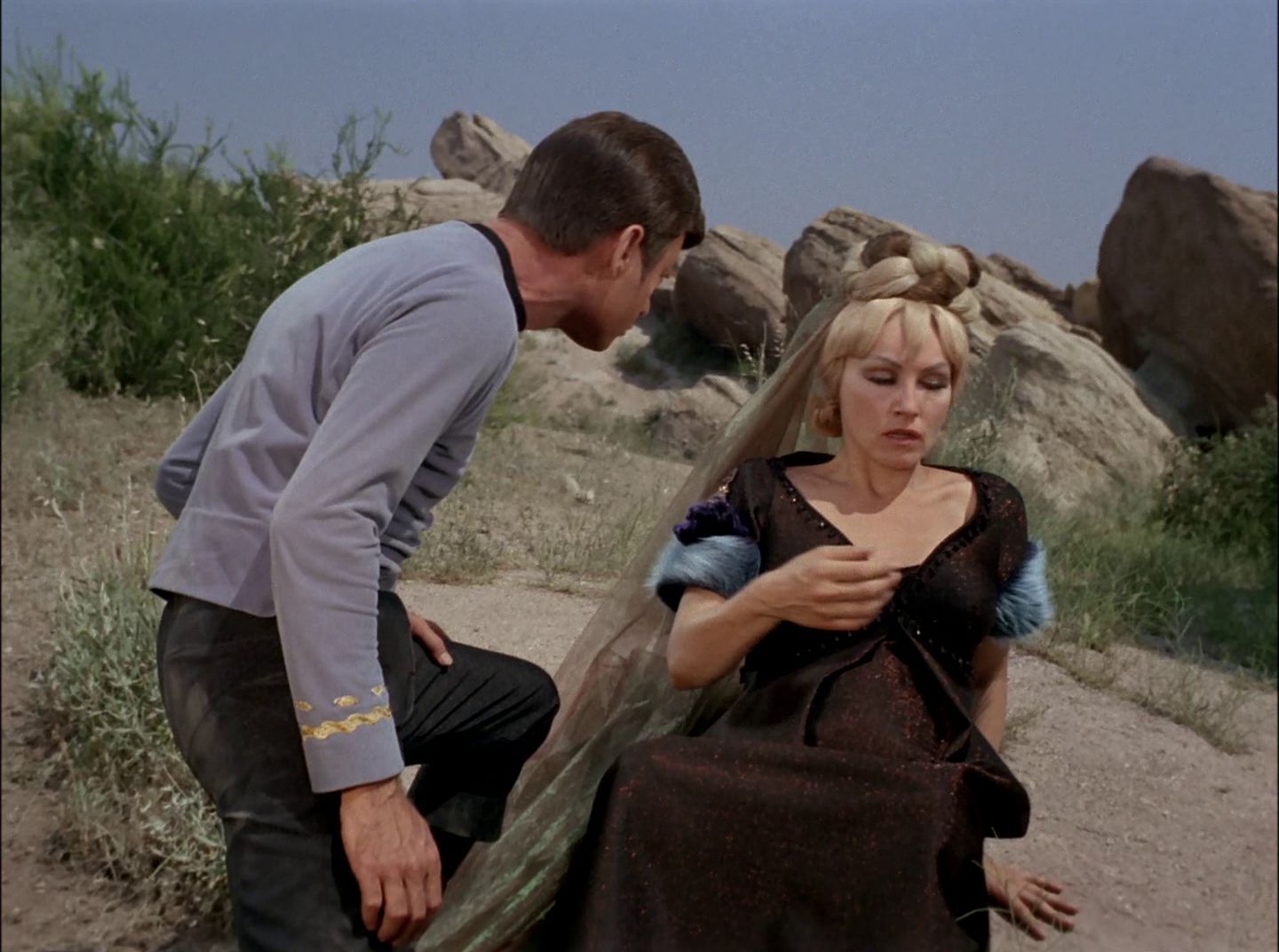 extant_StarTrek_2x11-FridaysChild_1696.jpg