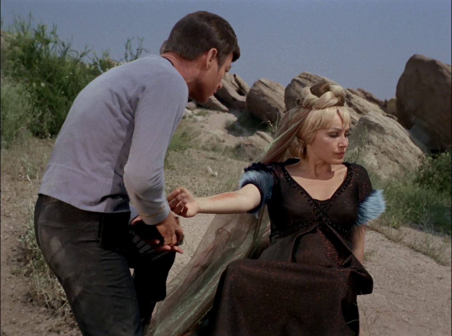 extant_StarTrek_2x11-FridaysChild_1698.jpg