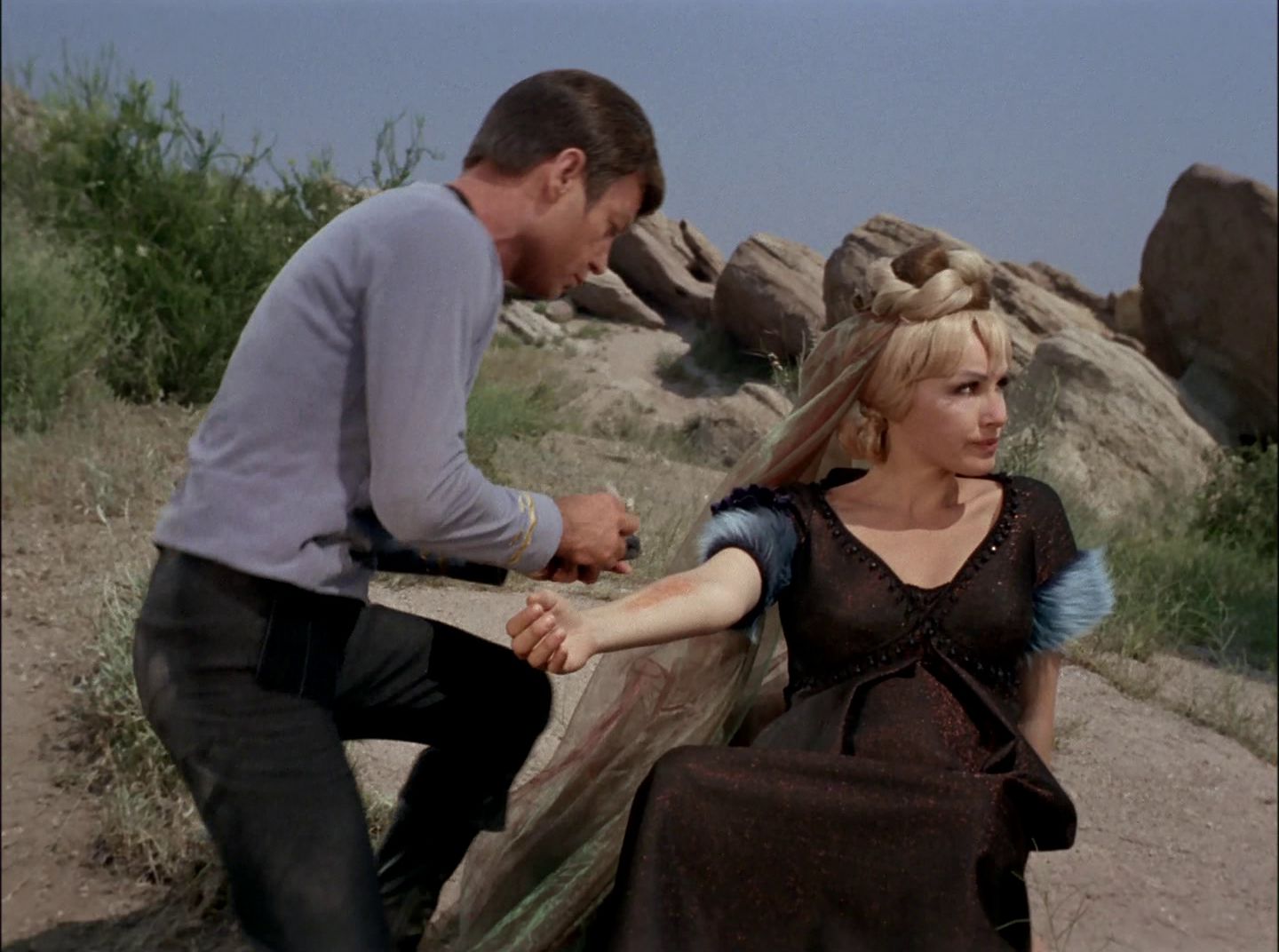 extant_StarTrek_2x11-FridaysChild_1699.jpg