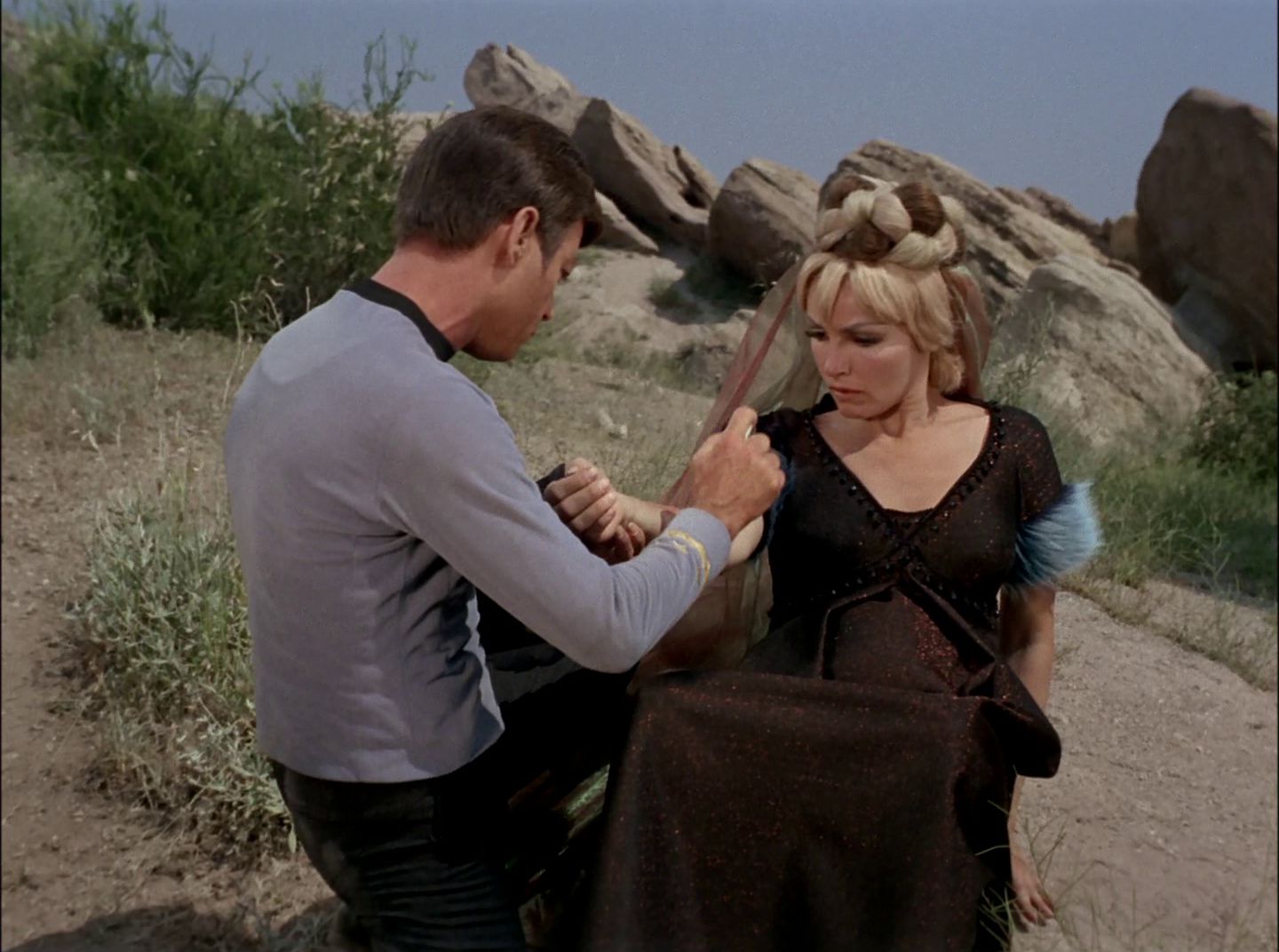 extant_StarTrek_2x11-FridaysChild_1706.jpg