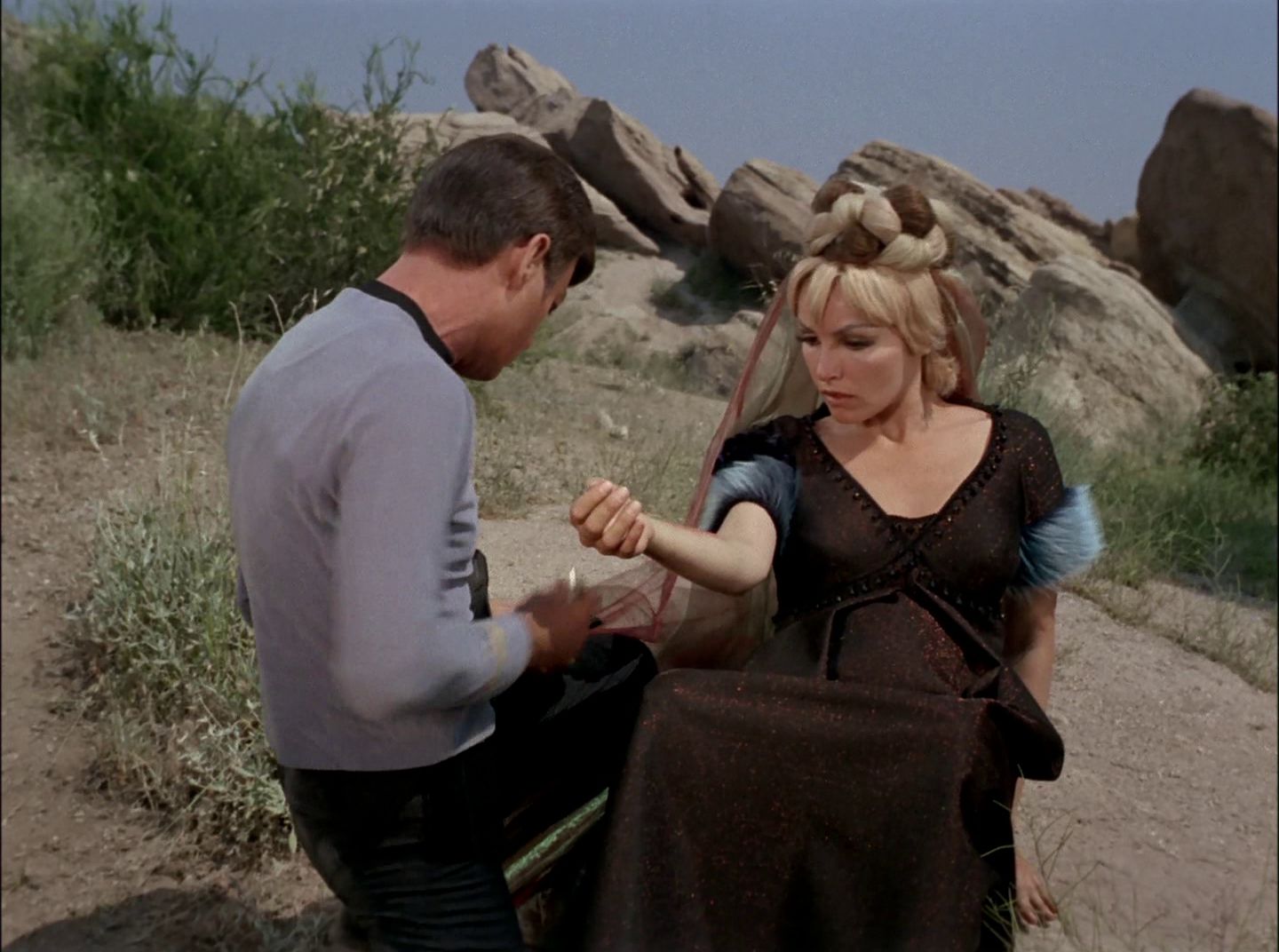 extant_StarTrek_2x11-FridaysChild_1708.jpg