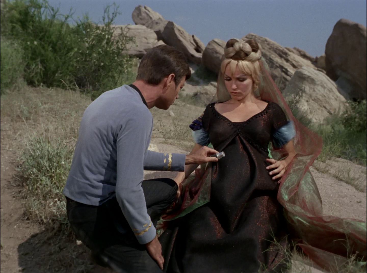 extant_StarTrek_2x11-FridaysChild_1743.jpg