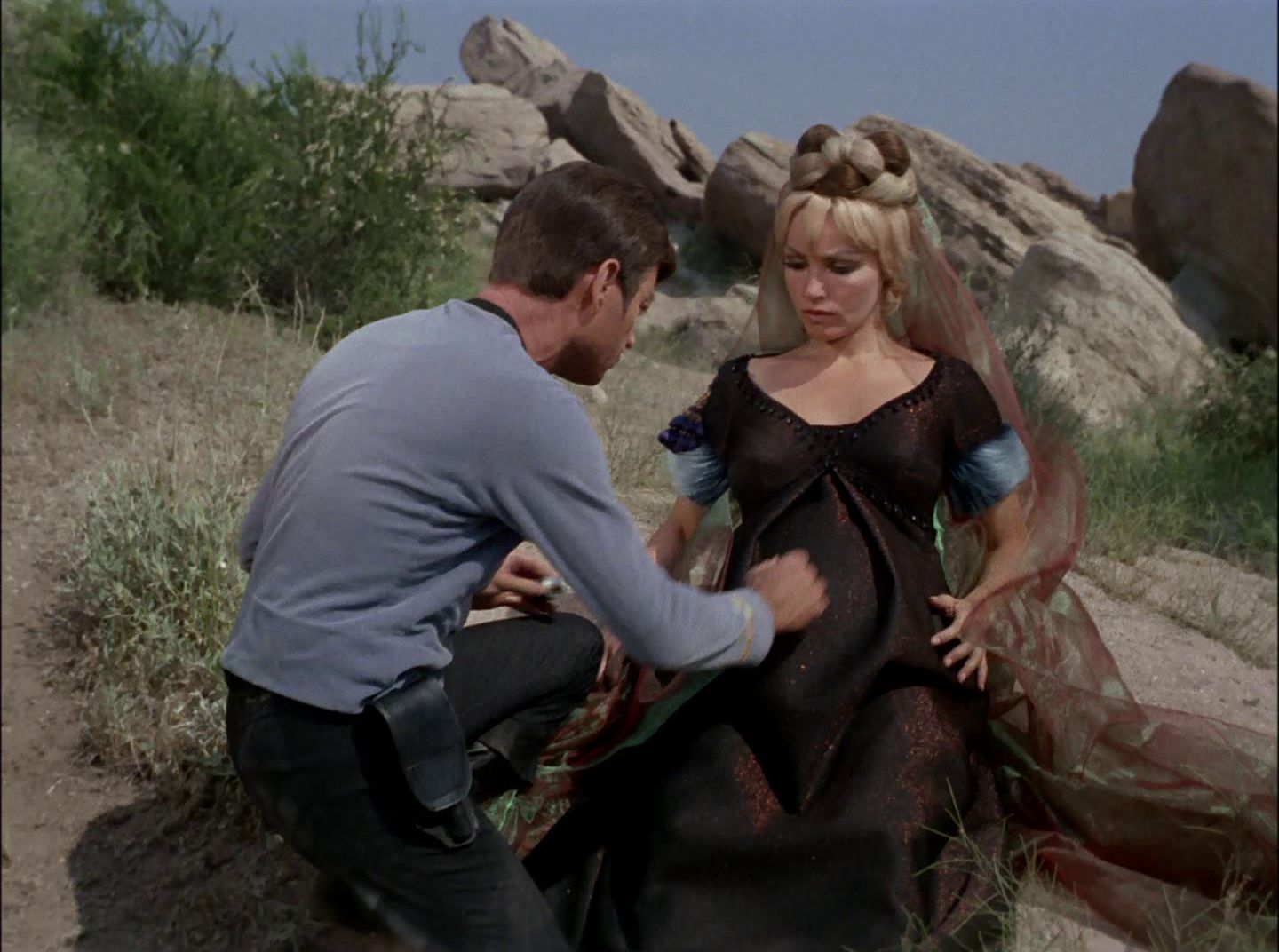 extant_StarTrek_2x11-FridaysChild_1745.jpg
