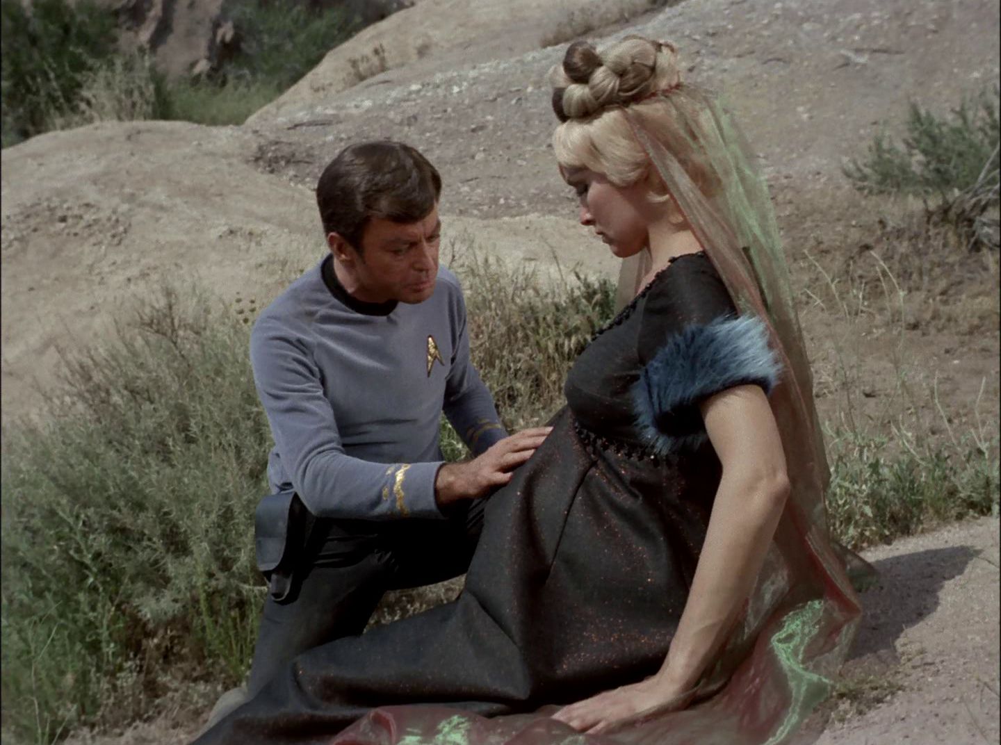 extant_StarTrek_2x11-FridaysChild_1757.jpg