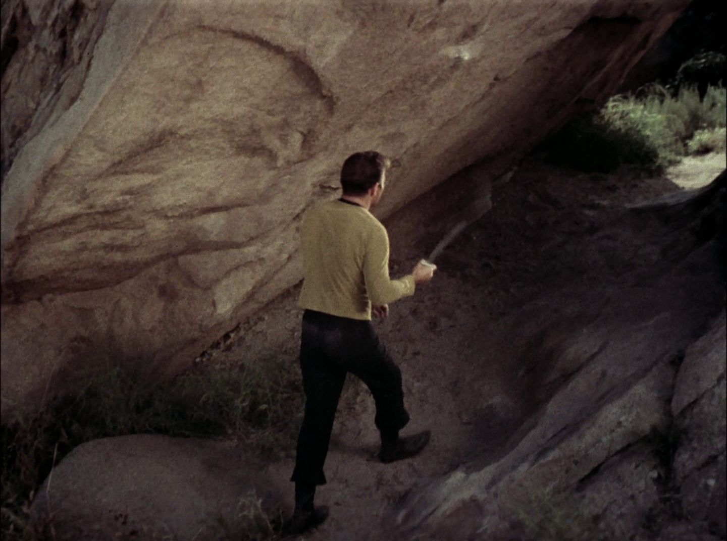 extant_StarTrek_2x11-FridaysChild_2090.jpg