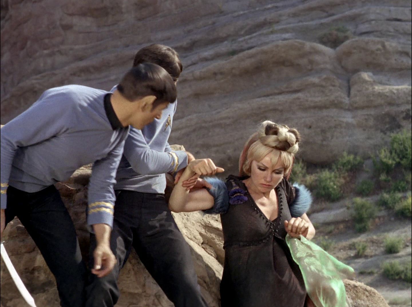 extant_StarTrek_2x11-FridaysChild_2132.jpg