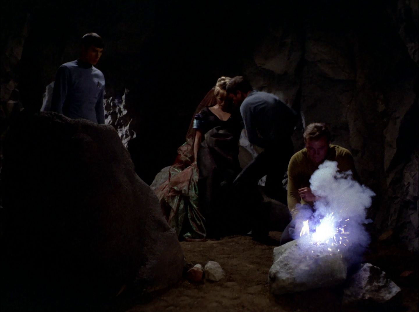 extant_StarTrek_2x11-FridaysChild_2324.jpg