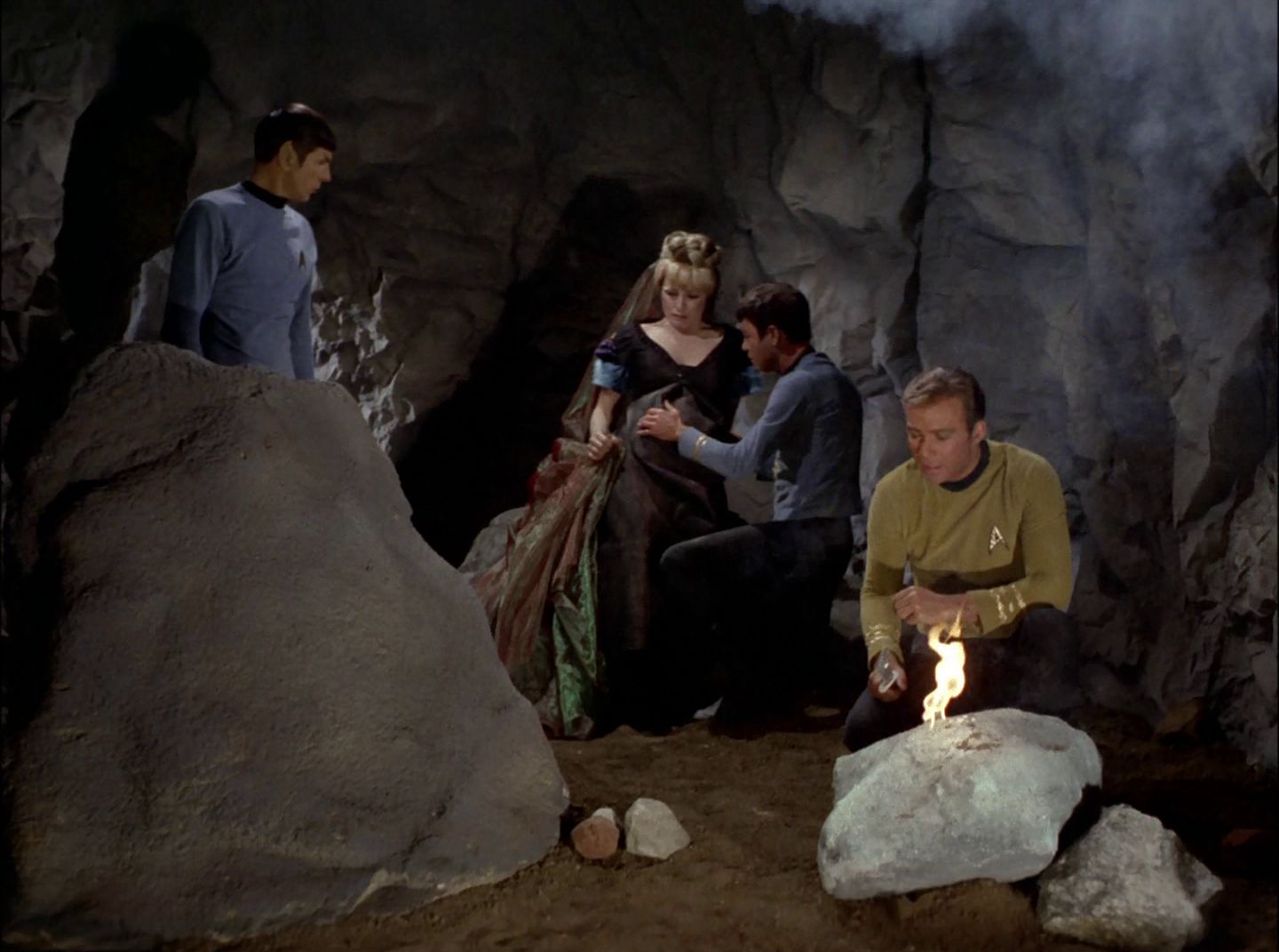 extant_StarTrek_2x11-FridaysChild_2328.jpg