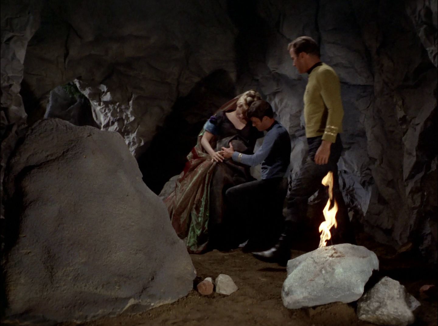 extant_StarTrek_2x11-FridaysChild_2339.jpg