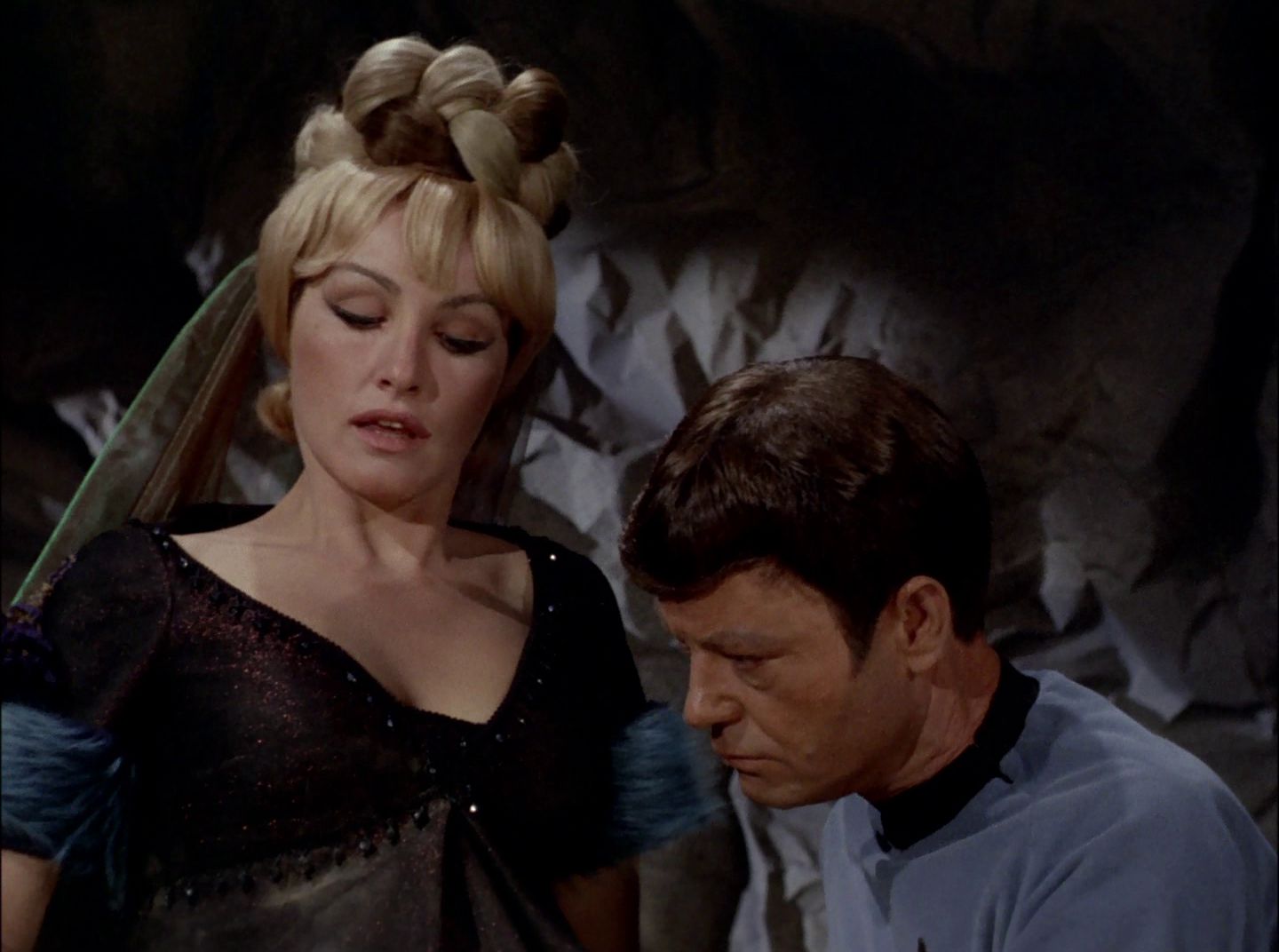 extant_StarTrek_2x11-FridaysChild_2371.jpg