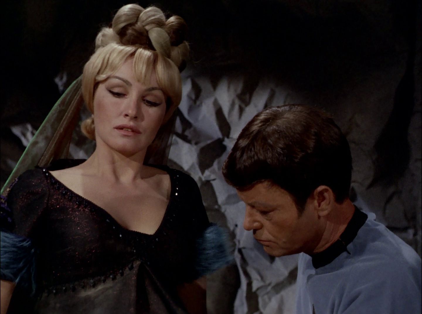 extant_StarTrek_2x11-FridaysChild_2373.jpg