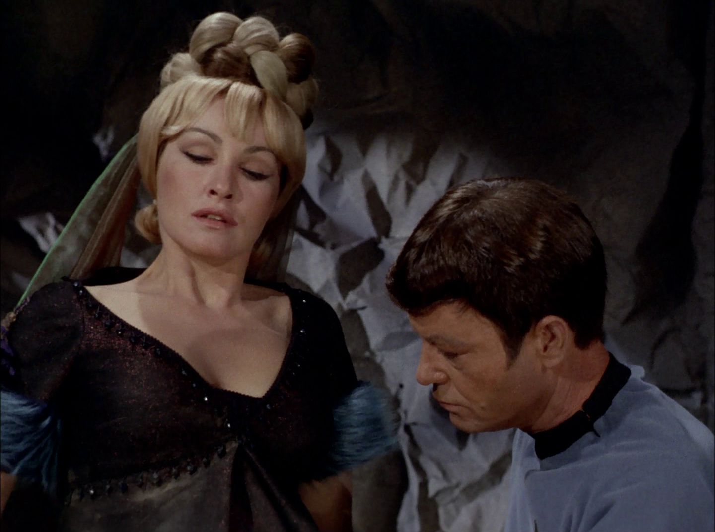 extant_StarTrek_2x11-FridaysChild_2374.jpg