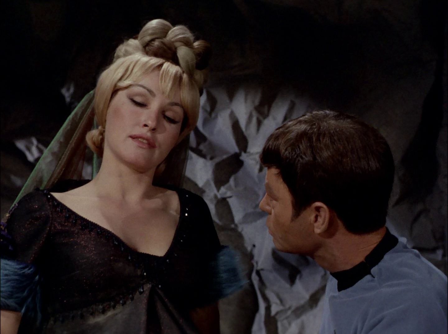 extant_StarTrek_2x11-FridaysChild_2376.jpg