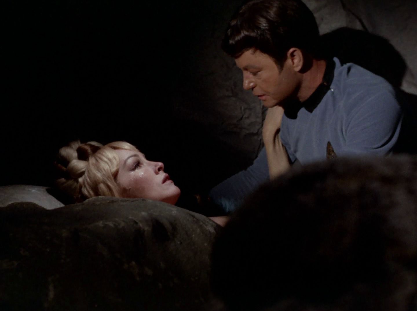 extant_StarTrek_2x11-FridaysChild_2411.jpg