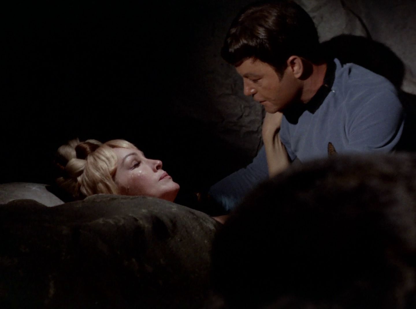 extant_StarTrek_2x11-FridaysChild_2413.jpg