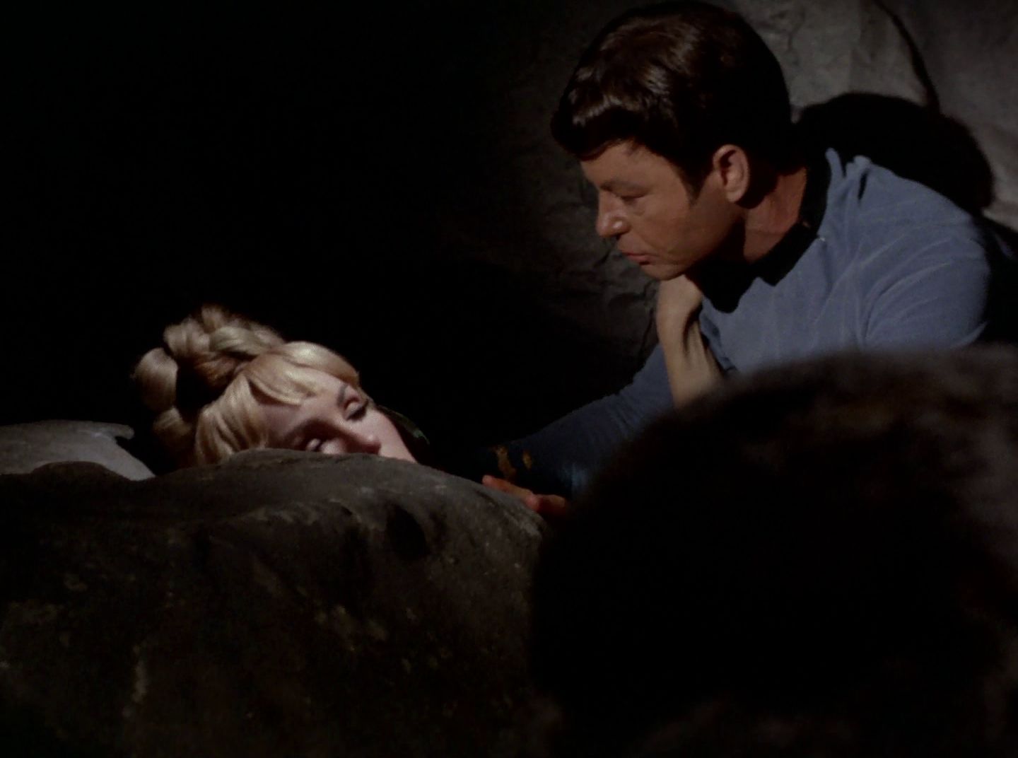 extant_StarTrek_2x11-FridaysChild_2421.jpg