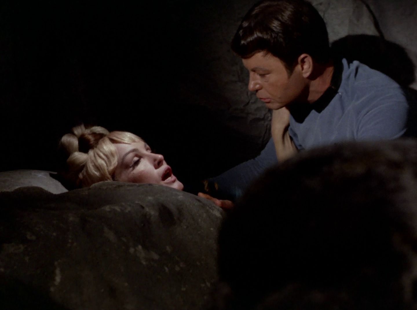 extant_StarTrek_2x11-FridaysChild_2425.jpg