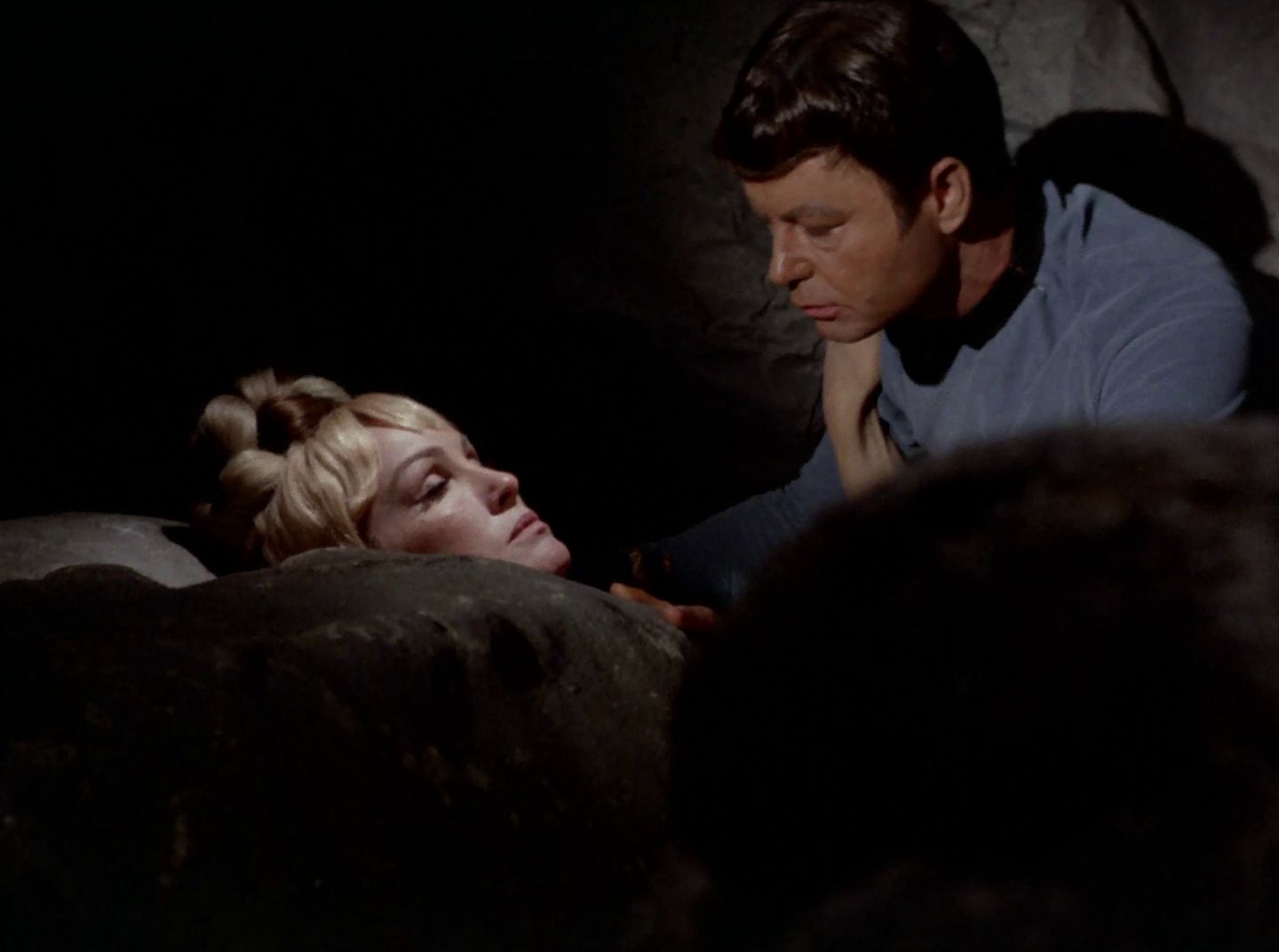 extant_StarTrek_2x11-FridaysChild_2429.jpg