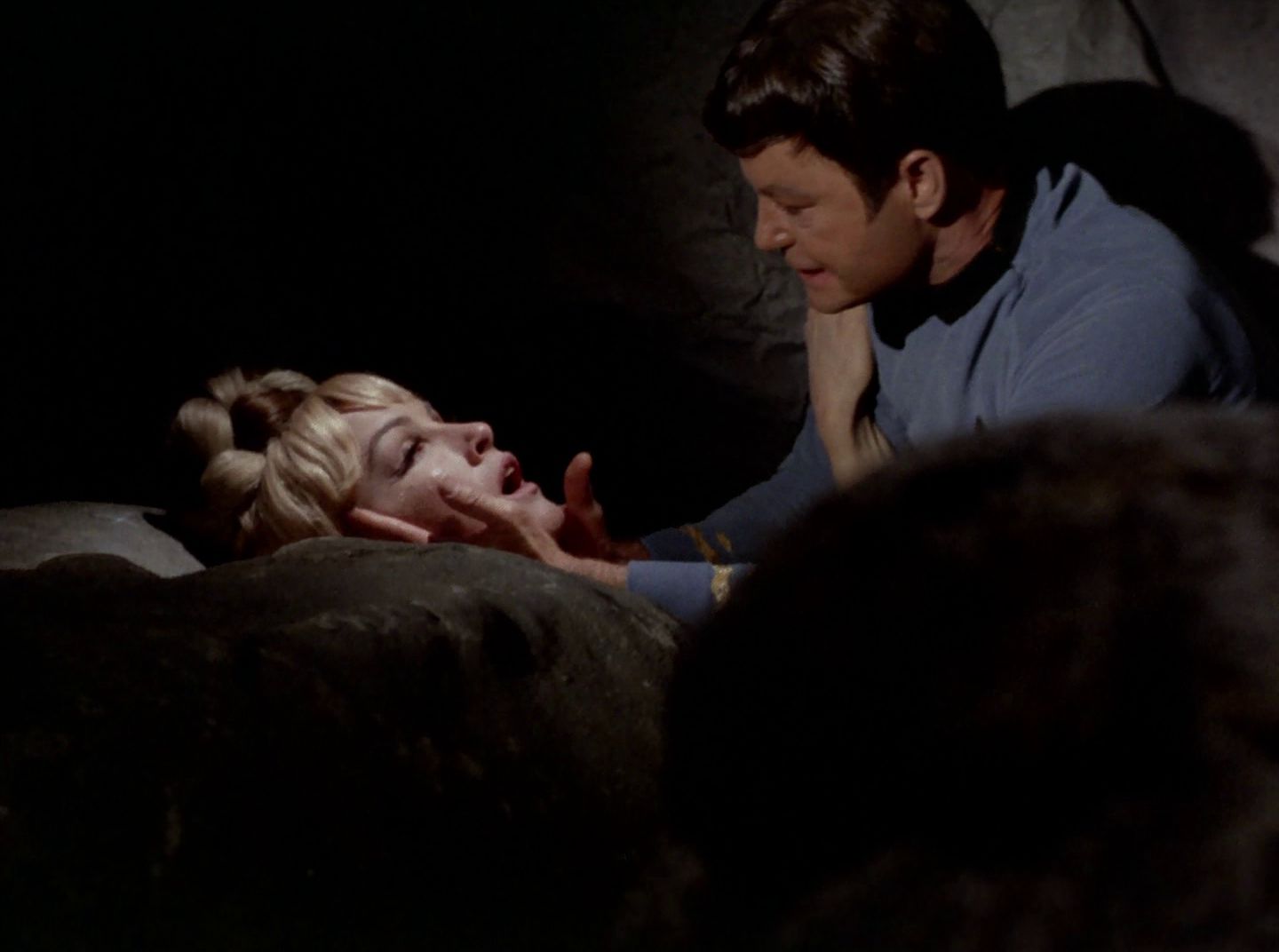 extant_StarTrek_2x11-FridaysChild_2438.jpg