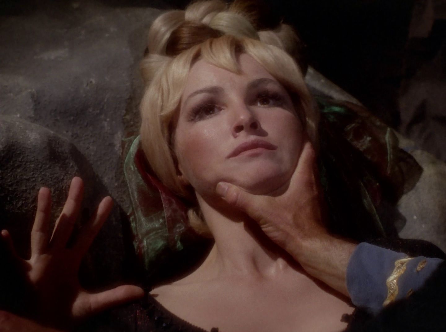extant_StarTrek_2x11-FridaysChild_2441.jpg