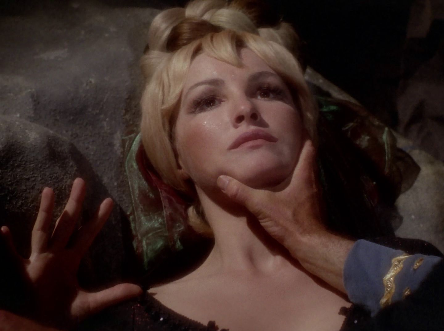 extant_StarTrek_2x11-FridaysChild_2442.jpg