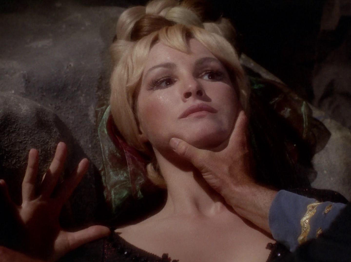 extant_StarTrek_2x11-FridaysChild_2444.jpg