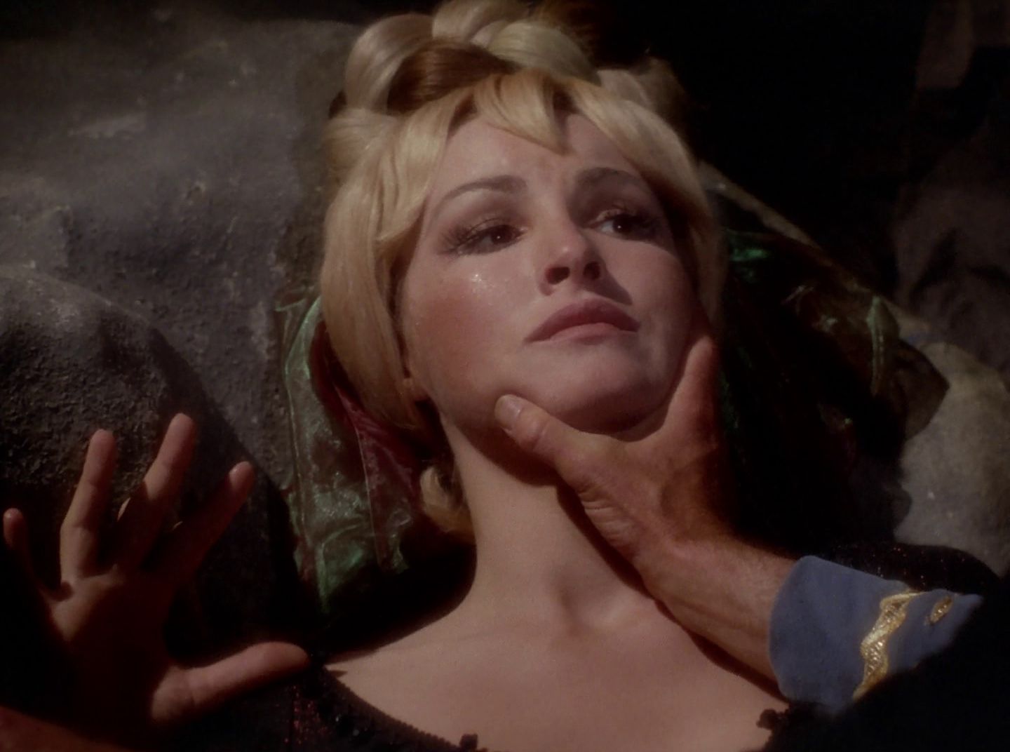 extant_StarTrek_2x11-FridaysChild_2449.jpg