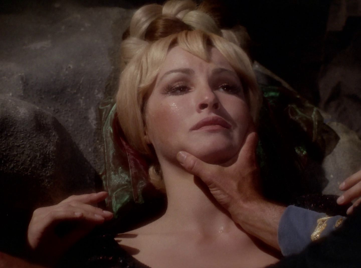 extant_StarTrek_2x11-FridaysChild_2451.jpg
