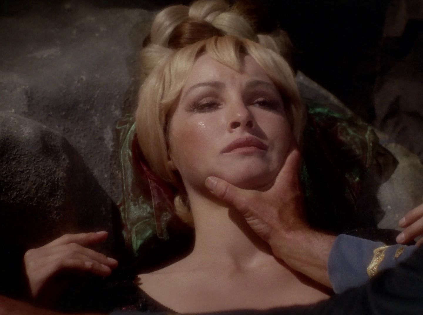 extant_StarTrek_2x11-FridaysChild_2452.jpg