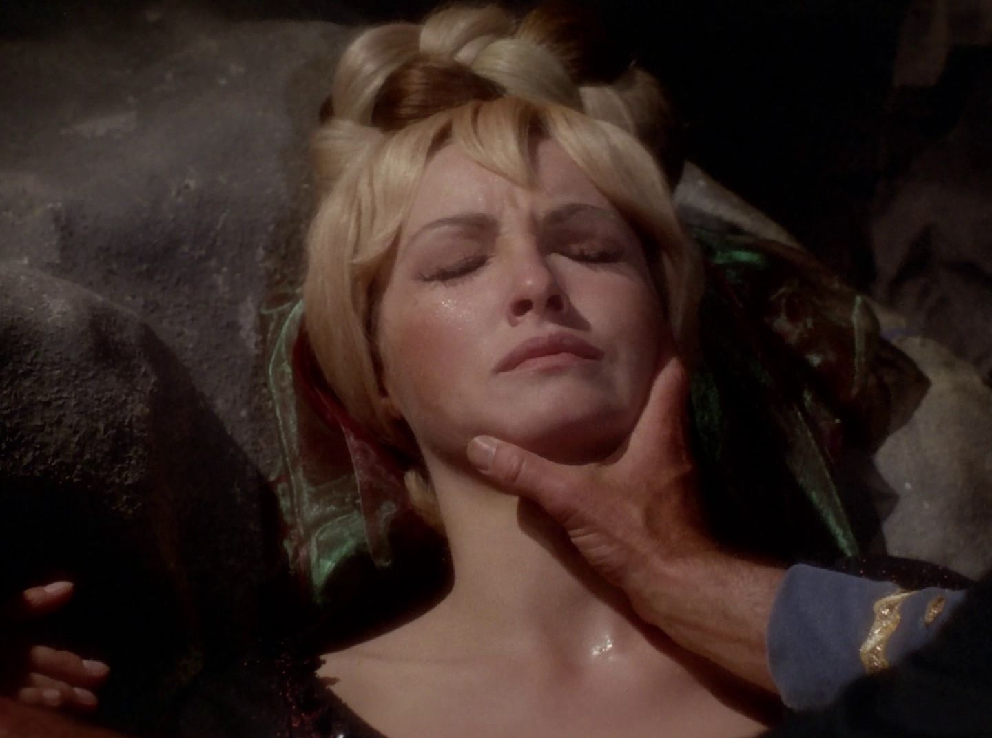 extant_StarTrek_2x11-FridaysChild_2460.jpg