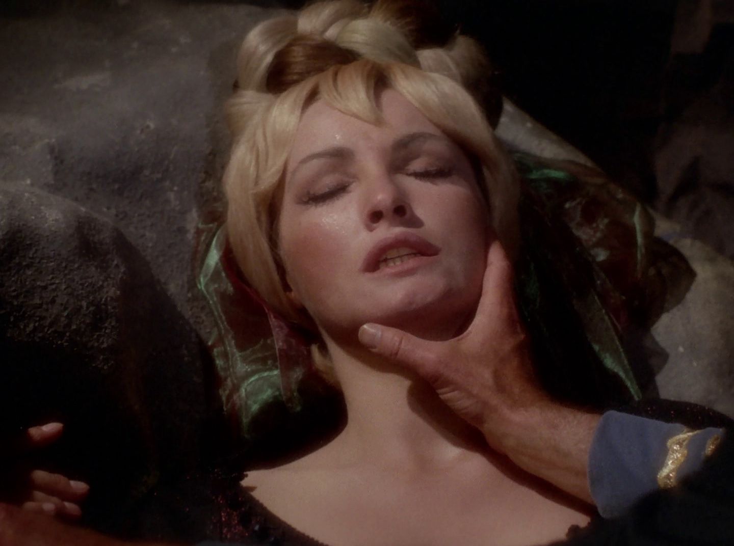 extant_StarTrek_2x11-FridaysChild_2464.jpg